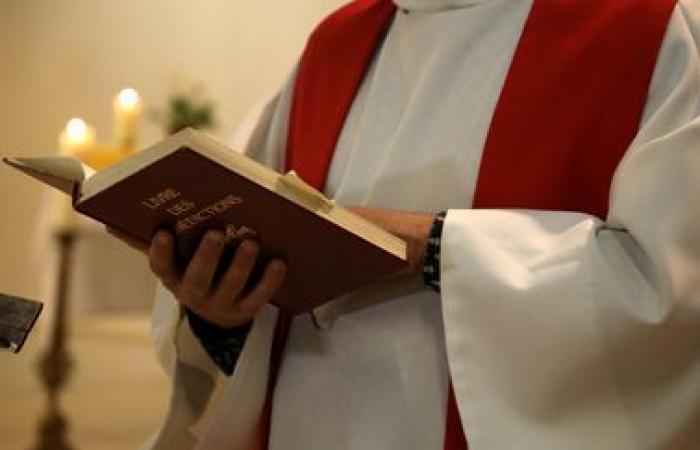 Ocho sacerdotes estafadores en Sena Marítimo reciben penas de hasta seis años de prisión