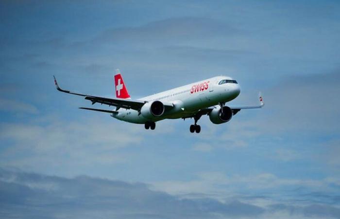 El avión de Swiss tiene que dar la vuelta: ¡ataca al personal e intenta entrar en la cabina!