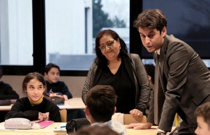 Gabriel Attal se interpreta a sí mismo en una serie y ayuda a un adolescente acosado a romper el silencio