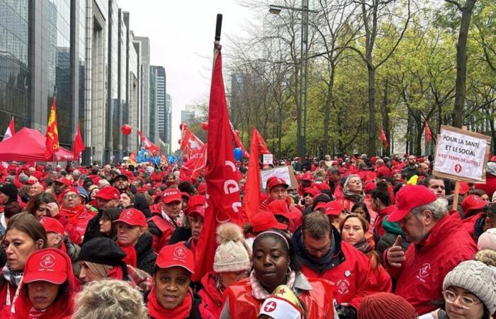 Multitud manifestación en Bruselas este jueves: “La austeridad daña gravemente la salud”, corean miles de personas