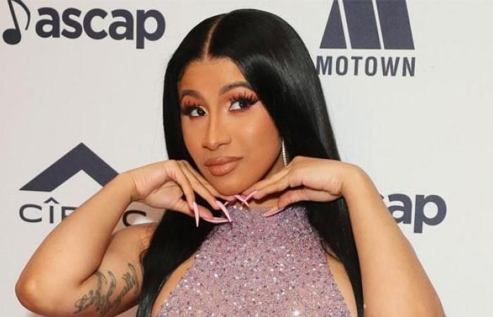 Cardi B mantiene a los fanáticos adivinando el nombre de su hija recién nacida