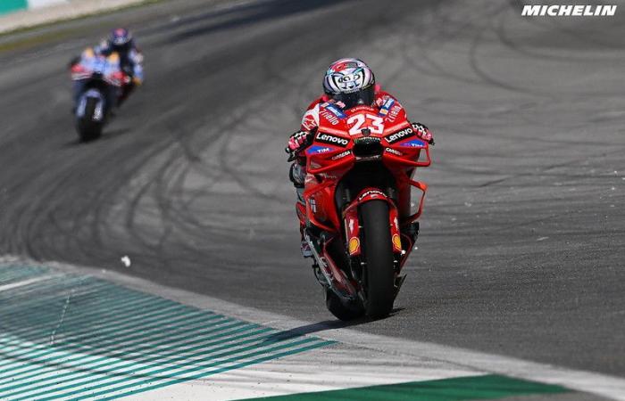 MotoGP Malasia Sepang J3, Debriefing Enea Bastianini (Ducati/3): “Puedo ayudar a Pecco, y Pecco, si quiere, también puede ayudarme a mí”, etc. (totalidad)