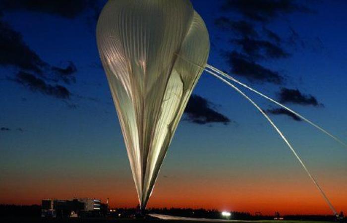 Francia logra el primer vuelo de un globo estratosférico de maniobras