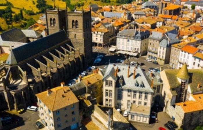 Cantal: los jamones permanecerán en la catedral de Saint-Flour