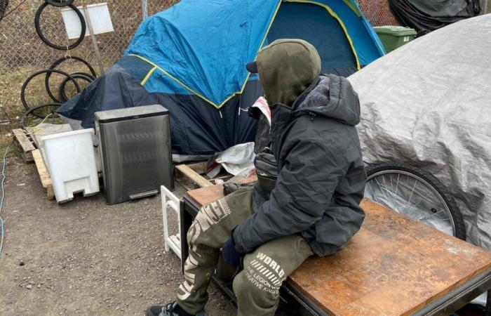 “Es triste… probablemente sea el fentanilo”: un joven sin hogar habría muerto por sobredosis en un campamento para personas sin hogar