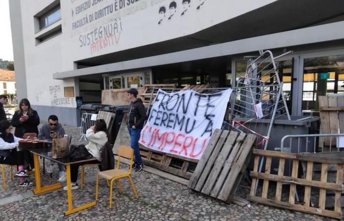 Todos los campus de la Universidad de Córcega bloqueados por sindicatos de estudiantes nacionalistas.