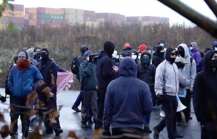 Los manifestantes bloquearon el acceso a Ray-Mont Logistiques en el este de Montreal