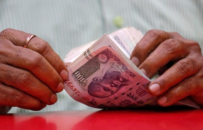 El repunte del dólar tras la victoria de Trump se desvanece, dando ligero alivio a la rupia