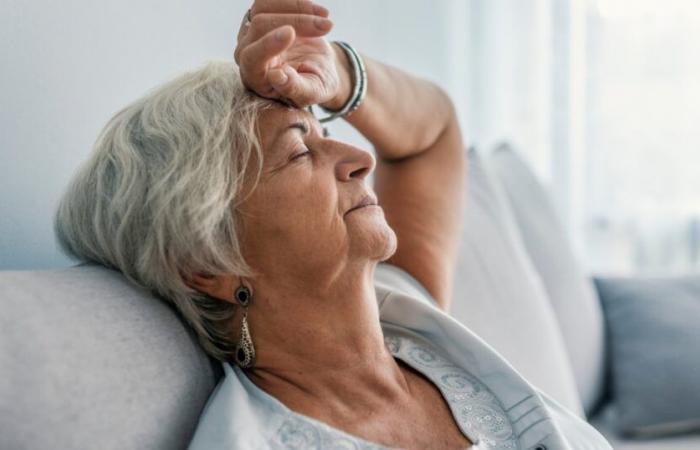 Estar cansado con frecuencia durante el día podría ser una señal de advertencia de demencia