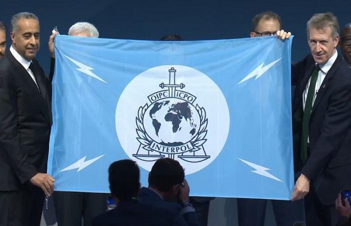 Marruecos recibe la bandera para acoger la 93ª Asamblea General de Interpol