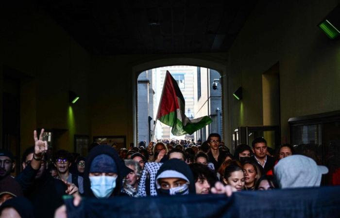 Graffitis y consignas hostiles de manifestantes propalestinos para protestar contra la llegada de Yaël Braun-Pivet a la Universidad de Lyon-III