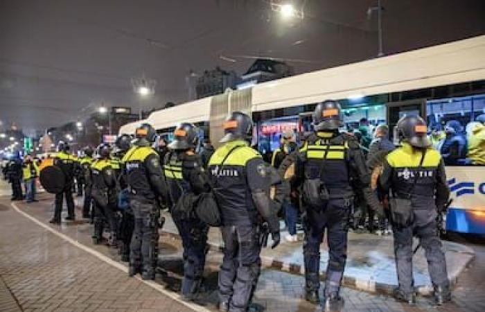 Ámsterdam: violencia “espantosa” contra aficionados israelíes tras un partido de fútbol