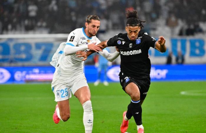 El primer período catastrófico del OM contra el Auxerre bajo la bronca del Vélodrome.