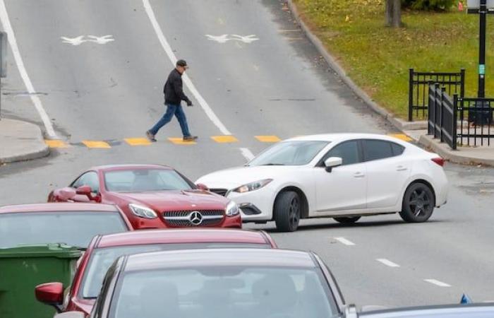 Se busca sospechoso de atropello y fuga en Quebec