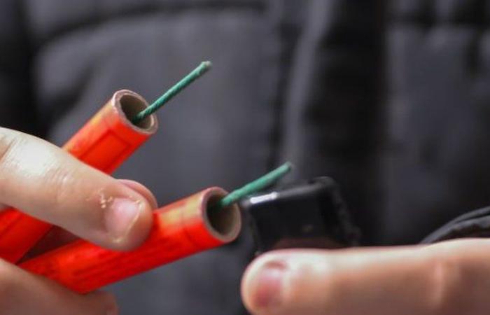 “Una auténtica película de terror”: jóvenes lanzan fuegos artificiales en su cocina, una niña de 13 años acaba con varios dedos arrancados