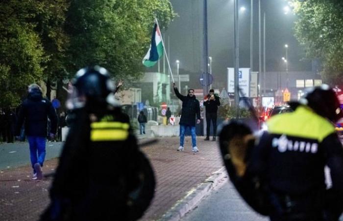 Violencia, detenciones, repatriación de aficionados israelíes: lo que pasó después de un partido de fútbol en Amsterdam