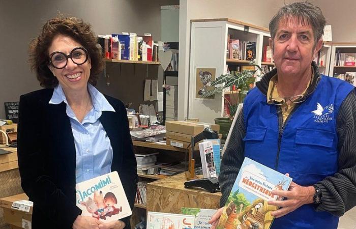 Ofrecer un libro infantil a los niños desfavorecidos es posible en la librería La Promenade au Phare de Agde.