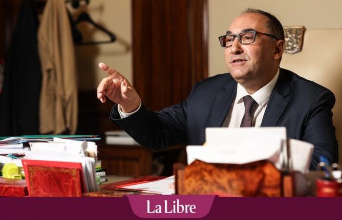 Retroceder en la acumulación de mandatos en Bruselas: Ahmed Laaouej quiere que el texto se vote con pinzas, con la ayuda indirecta… del PTB