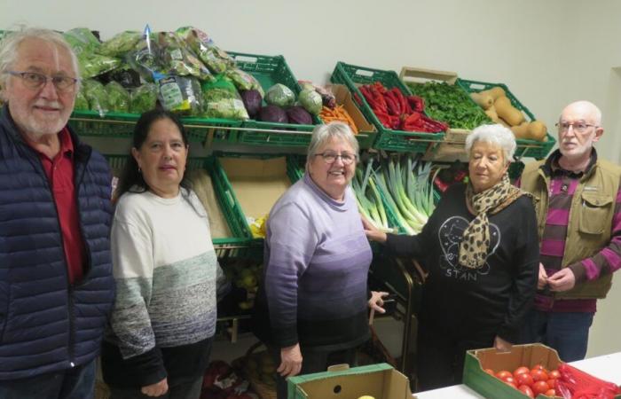 El vehículo y la comida robados en un colmado solidario