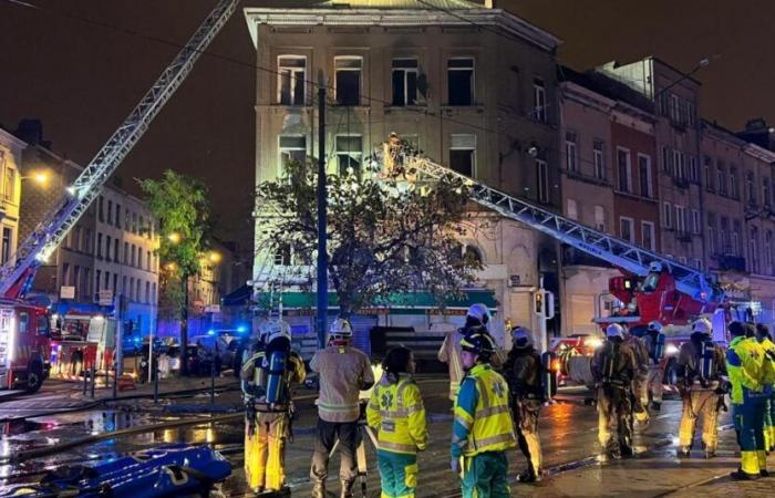 Tres personas murieron en un incendio en un edificio, “intentaron escapar por las escaleras”