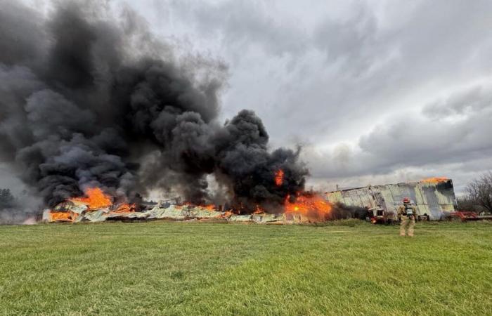 Un garaje en Saint-Félix arrasado por un incendio (fotos y vídeo)