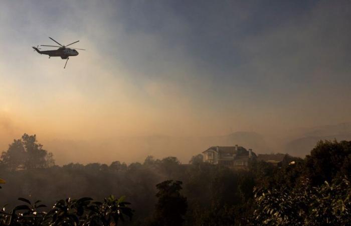 Cerca de Los Ángeles, más de un centenar de casas destruidas por un gran incendio