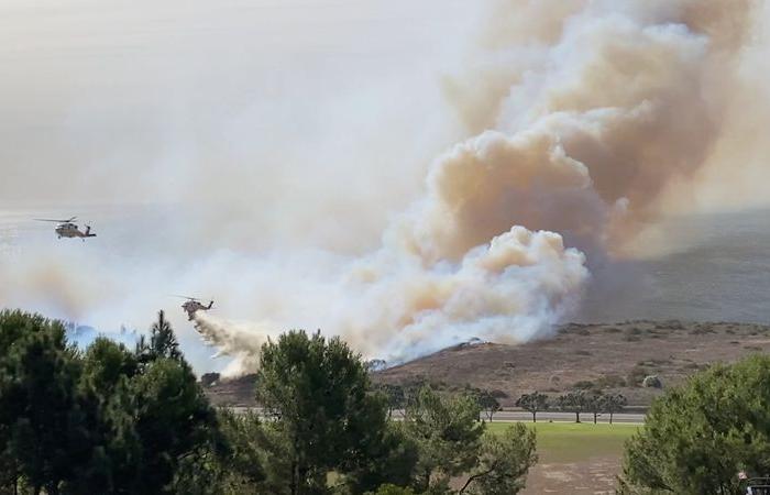 Incendio forestal cerca de Los Ángeles arrasa después de que 10.000 personas fueran evacuadas