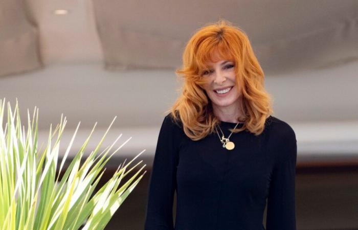 Mylène Farmer sorprende a sus fans y asiste al estreno de “Nevermore”