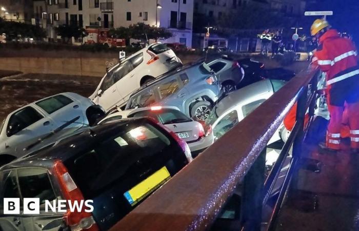 Nuevas inundaciones en España arrasan con decenas de coches cerca de Girona