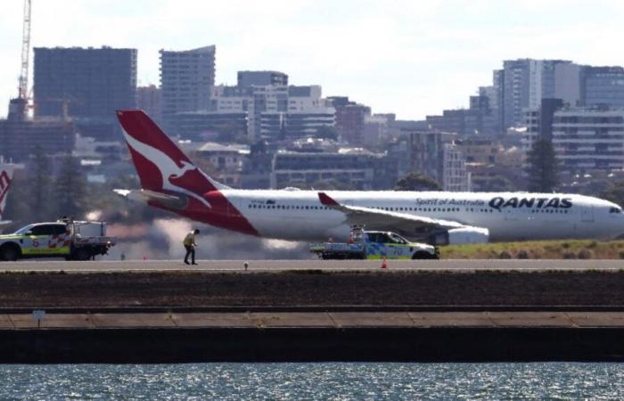 “Un gran boom”: un Boeing 737 da vuelta y realiza un aterrizaje de emergencia tras un “fallo de motor”