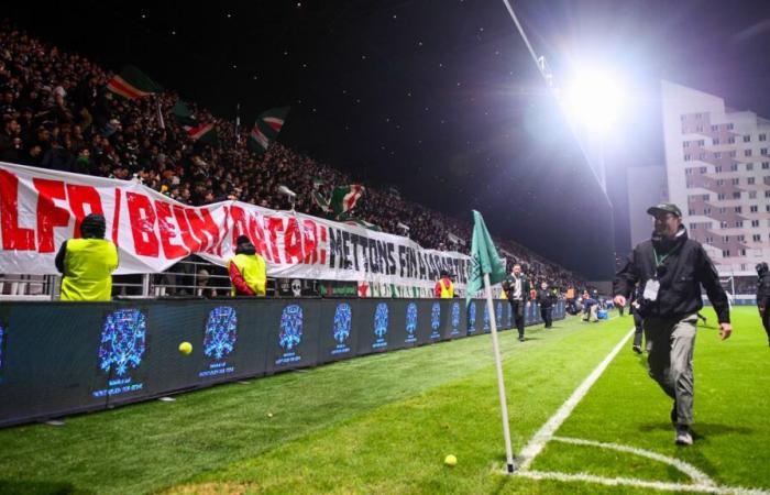 El partido Estrella Roja-Troyes fue interrumpido por pelotas de tenis