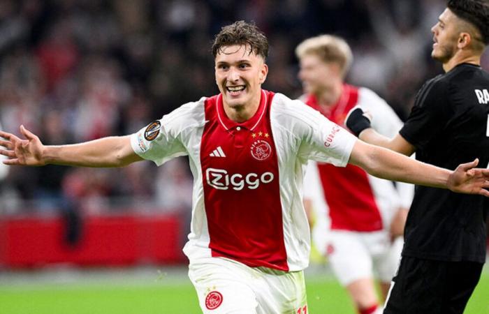 Mika Godts sigue brillando con el Ajax: los mejores talentos también anotan contra el Maccabi Tel Aviv