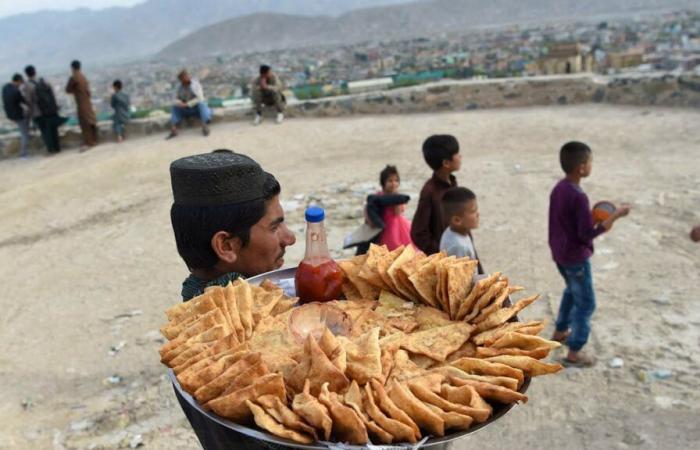 Estos policías no deberían haberse comido las samosas del ministro