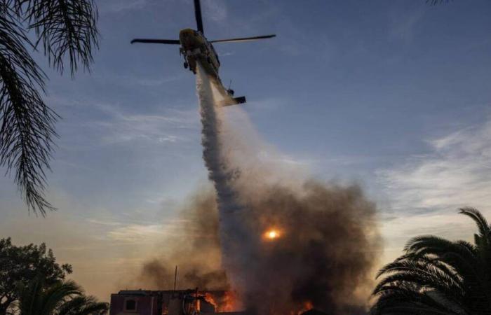 Más de un centenar de viviendas destruidas por un gran incendio en la zona de Los Ángeles