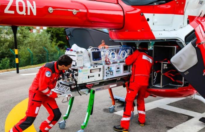 Tres recién nacidos transportados en avión en condiciones difíciles