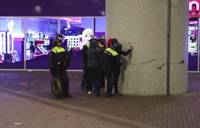 Los aficionados al fútbol israelíes fueron atacados en Ámsterdam. La violencia fue condenada como antisemita.