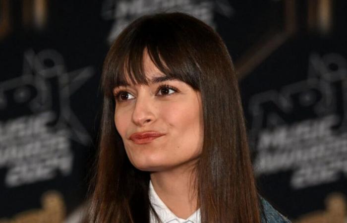 con su hijo, Clara Luciani, presa del miedo que enfrentan muchas madres