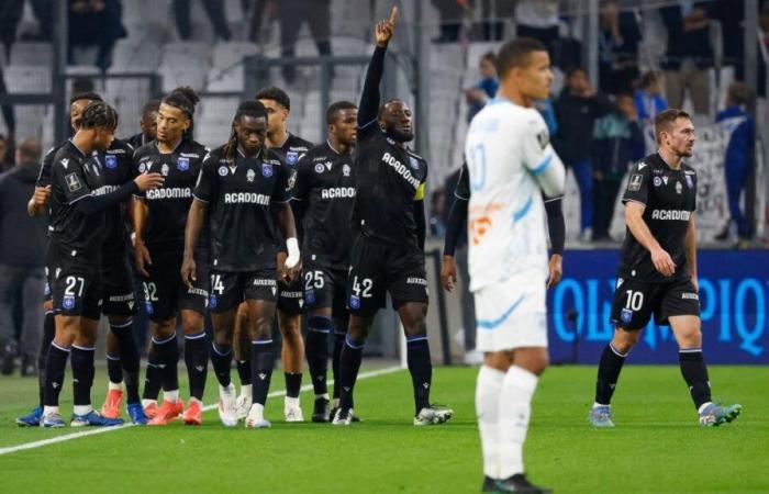 AJ Auxerre inflige una corrección humillante a OM en el Vélodrome