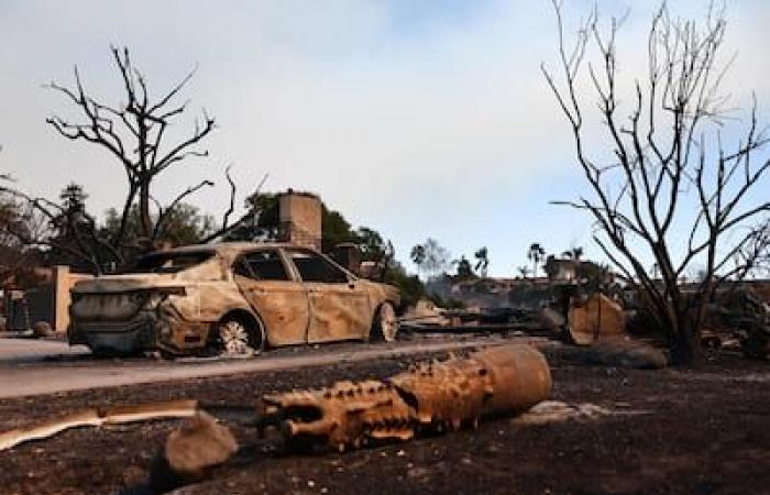 [EN IMAGES] Decenas de casas destruidas por un incendio masivo cerca de Los Ángeles