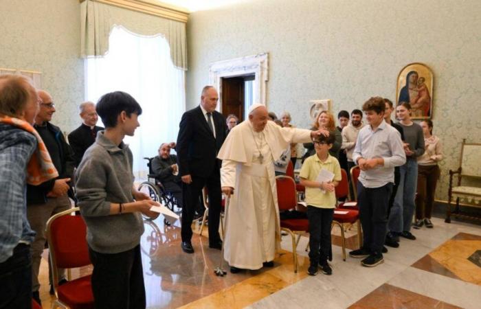 El Papa: Cercanía con los que sufren, con un gesto gratuito o una mirada sincera