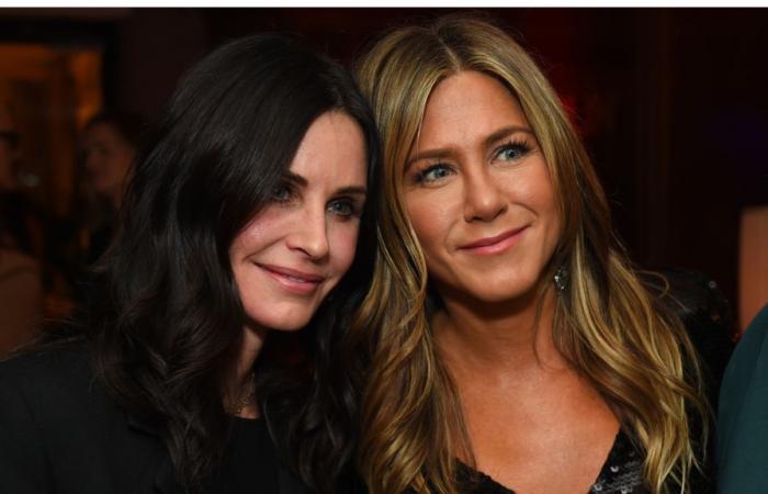 Courteney Cox revela lo que Jennifer Aniston robó de Friends