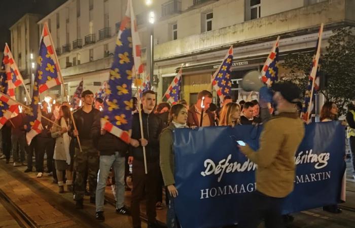 Más de un centenar de activistas identitarios marchan en el centro de la ciudad de Tours