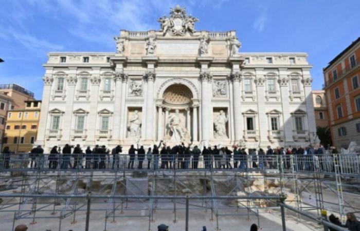 Inaugurada una pasarela sobre la Fontana de Trevi en Roma: Noticias