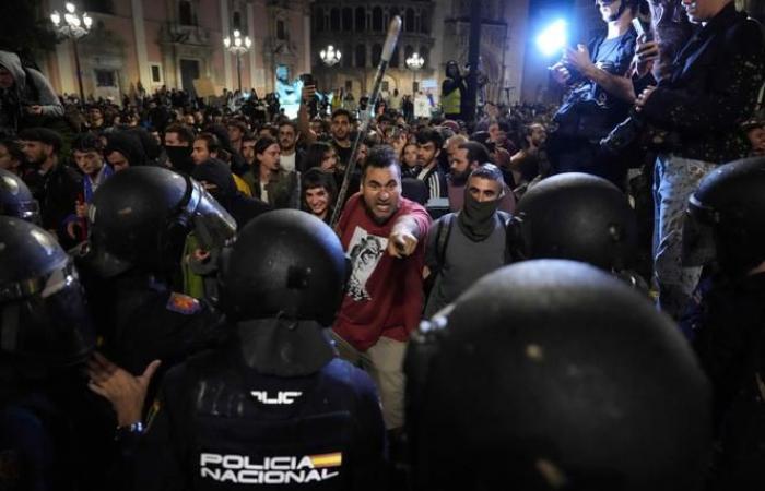 La mala gestión de la catástrofe en Valencia alimenta la desconfianza hacia las instituciones