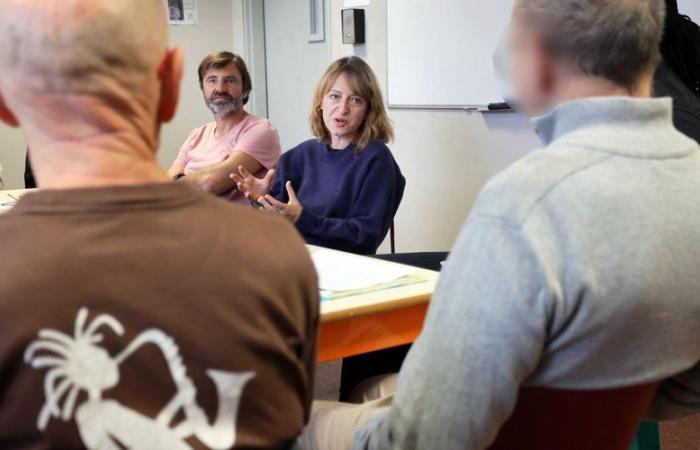 “Está muy bien escrito, pero me detuve en la página 100”: los internos del centro de detención de Montauban recibieron a la escritora Hélène Gaudy, finalista del premio Goncourt