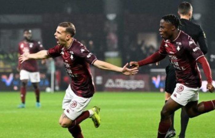 Metz gana al Caen y sigue en contacto con el podio