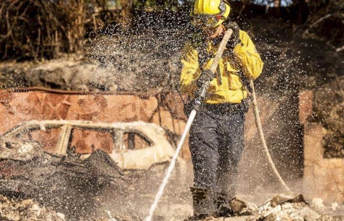 “Todo se fue por la tarde”: Bomberos ganan terreno contra incendio cerca de Los Ángeles