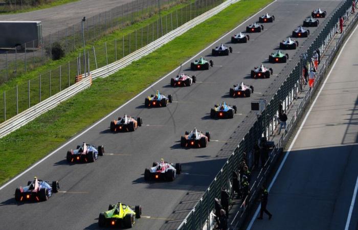 Catorce pilotos con pañuelo en el Jarama