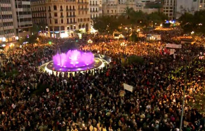 Una monstruosa manifestación en Valencia para protestar contra la gestión de las mortales inundaciones en España