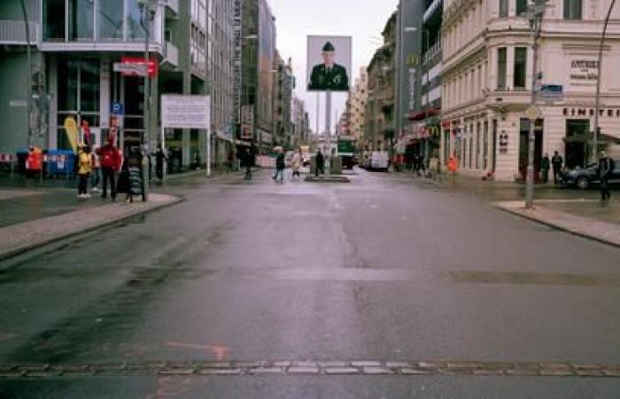 Tras las huellas de los fragmentos del Muro de Berlín, treinta y cinco años después de su apertura